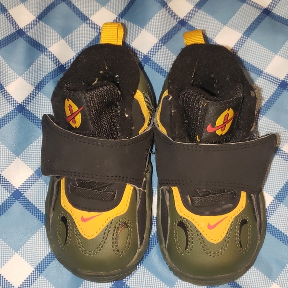 Nike - Picture 3 of 7